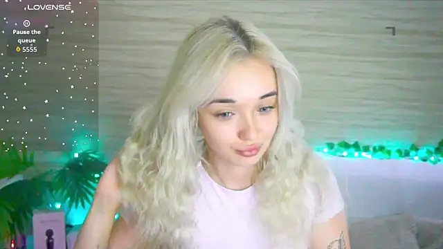 Snapshot of Ashley_S chatting on September 9, 2025, 10:08 pm Ashley S online show from September 9, 2025, 10:08 pm