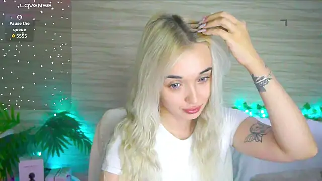 Snapshot of Ashley_S chatting on September 10, 2025, 10:20 pm Ashley S online show from September 10, 2025, 10:20 pm