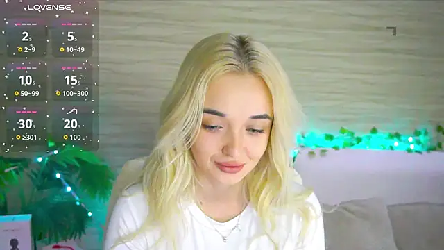 Snapshot of Ashley_S chatting on October 19, 2025, 10:12 pm Ashley S online show from October 19, 2025, 10:12 pm