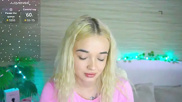 Snapshot of Ashley_S chatting on October 22, 2025, 10:08 pm Ashley S online show from October 22, 2025, 10:08 pm