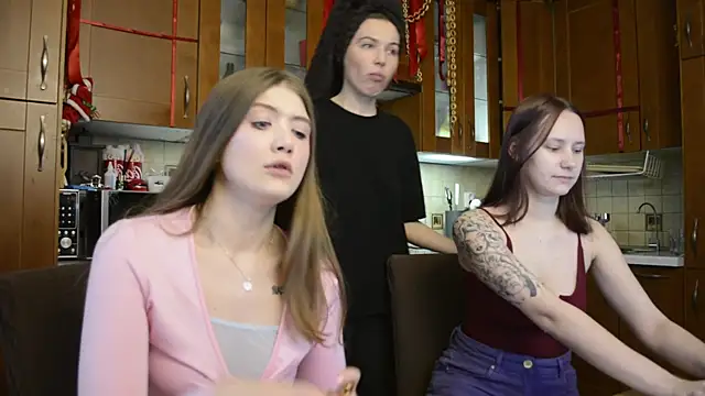 HotCaramellsTV online show from February 1, 2026, 11:30 am