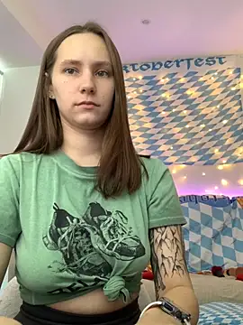 Snapshot of HotCaramellsTV chatting on October 3, 2025, 9:44 am HotCaramellsTV online show from October 3, 2025, 9:44 am