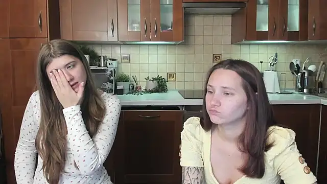 HotCaramellsTV online show from July 17, 2026, 7:38 am
