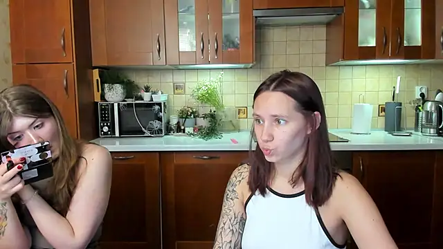 HotCaramellsTV online show from April 13, 2026, 10:19 am