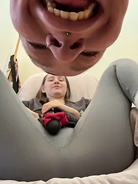 Snapshot of HotCaramellsTV chatting on October 28, 2025, 10:47 am HotCaramellsTV online show from October 28, 2025, 10:47 am