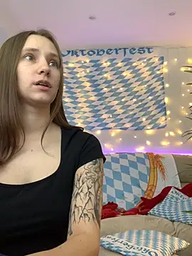 Snapshot of HotCaramellsTV chatting on September 24, 2025, 8:43 am HotCaramellsTV online show from September 24, 2025, 8:43 am