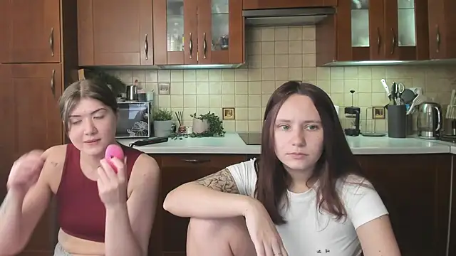 HotCaramellsTV online show from July 6, 2026, 8:32 am