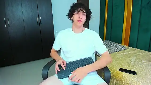 Kerverr  online show from October 4, 2025, 10:11 pm