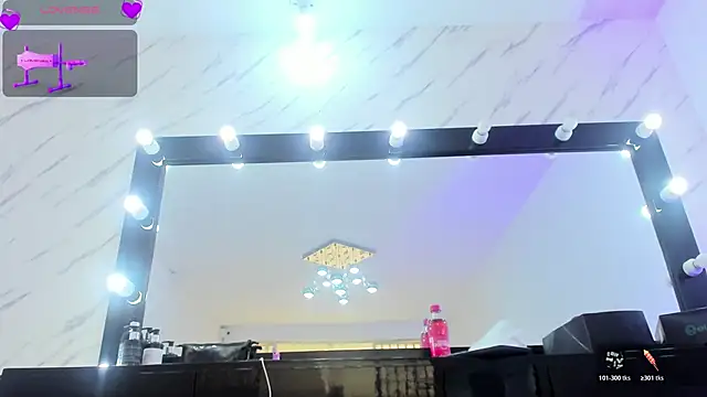 ElisabethMassey online show from October 28, 2025, 2:16 pm