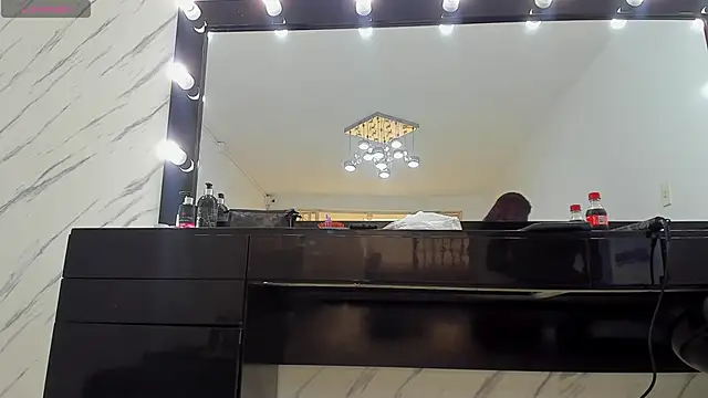 ElisabethMassey online show from November 7, 2025, 1:59 pm