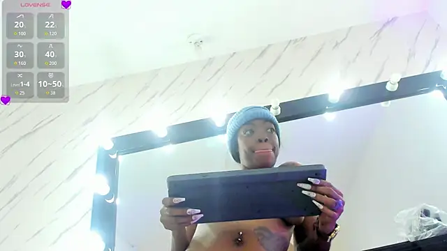 ElisabethMassey online show from September 29, 2025, 1:50 pm