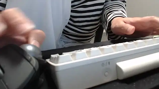 Snapshot of nimirole chatting on October 28, 2025, 11:58 pm nimirole online show from October 28, 2025, 11:58 pm