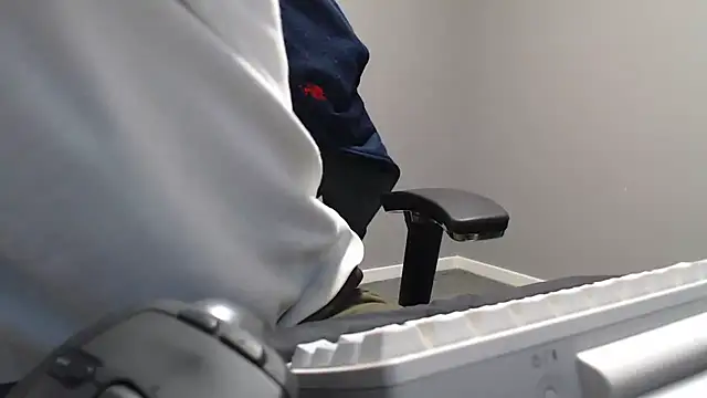 Snapshot of nimirole chatting on October 5, 2025, 8:21 pm nimirole online show from October 5, 2025, 8:21 pm