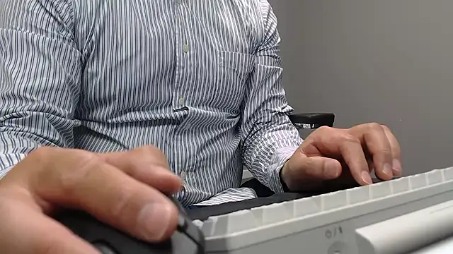 Snapshot of nimirole chatting on October 6, 2025, 4:52 pm nimirole online show from October 6, 2025, 4:52 pm