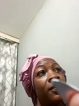 Snapshot of SlimRose24 chatting on October 5, 2025, 11:39 pm SlimRose24 online show from October 5, 2025, 11:39 pm