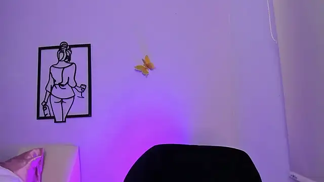 Snapshot of Allison-Bell1 chatting on October 9, 2025, 8:42 pm Allison-Bell1 online show from October 9, 2025, 8:42 pm