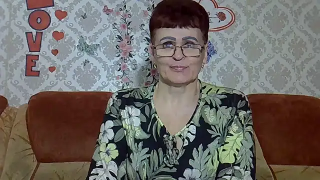 Snapshot of PaulaGolden chatting on June 19, 2026, 6:58 pm PaulaGolden online show from June 19, 2026, 6:58 pm
