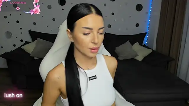 Snapshot of Just_Mira_ chatting on September 23, 2025, 4:19 am Just Mira  online show from September 23, 2025, 4:19 am