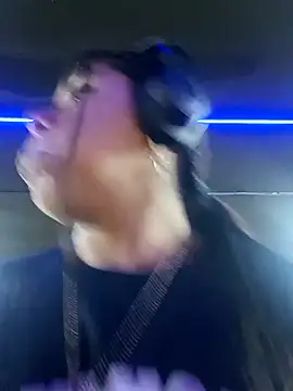 Snapshot of Karenn12 chatting on November 5, 2025, 2:14 am Karenn12 online show from November 5, 2025, 2:14 am