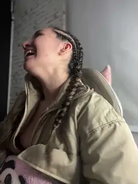 Snapshot of Sophie_LS chatting on March 9, 2025, 1:35 am Sophie LS online show from March 9, 2025, 1:35 am