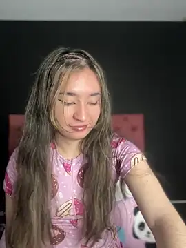 Snapshot of Sophie_LS chatting on March 18, 2025, 5:02 am Sophie LS online show from March 18, 2025, 5:02 am