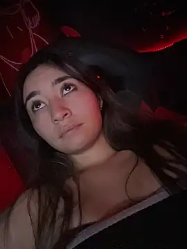 Sophie LS online show from December 18, 2025, 7:40 pm