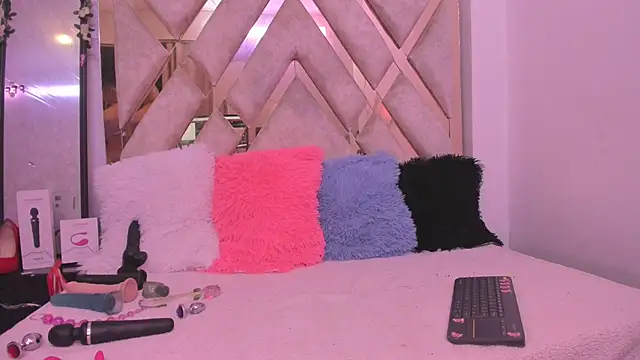 sarawiliamx online show from November 23, 2025, 3:16 am