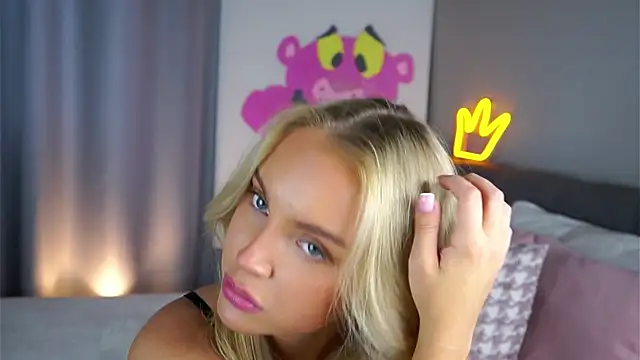 Snapshot of AftonConnett chatting on October 3, 2025, 5:20 am AftonConnett online show from October 3, 2025, 5:20 am