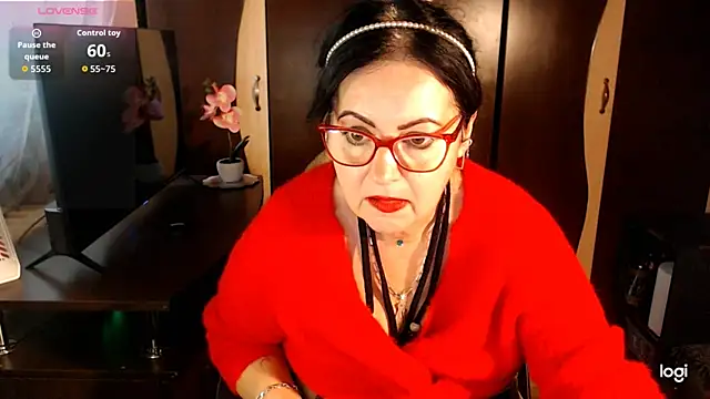 Snapshot of exymilf_ chatting on October 8, 2025, 10:17 am exymilf  online show from October 8, 2025, 10:17 am
