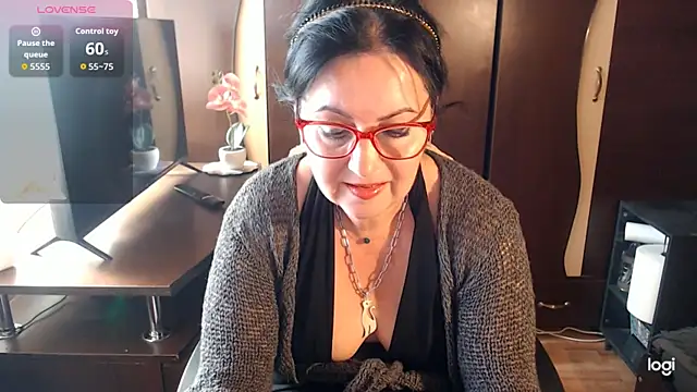 Snapshot of exymilf_ chatting on October 22, 2025, 9:42 am exymilf  online show from October 22, 2025, 9:42 am