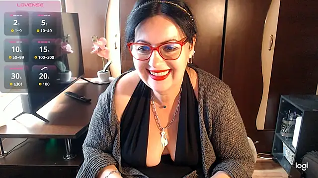 Snapshot of exymilf_ chatting on October 13, 2025, 11:01 am exymilf  online show from October 13, 2025, 11:01 am