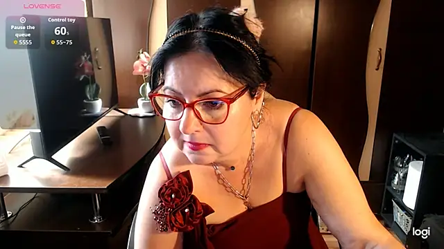 Snapshot of exymilf_ chatting on October 26, 2025, 10:37 am exymilf  online show from October 26, 2025, 10:37 am