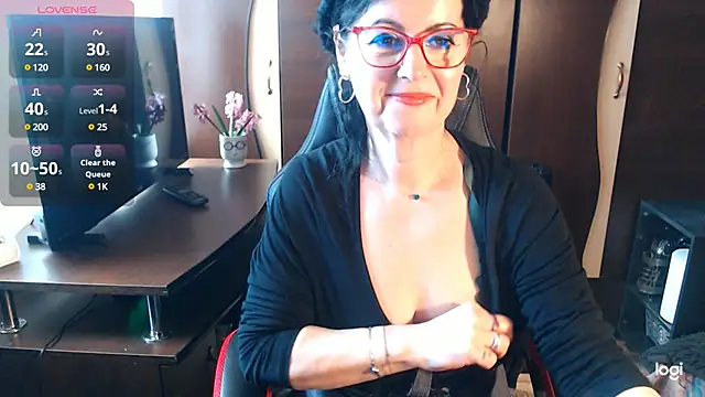 Snapshot of exymilf_ chatting on March 22, 2025, 11:42 am exymilf online show from March 22, 2025, 11:42 am