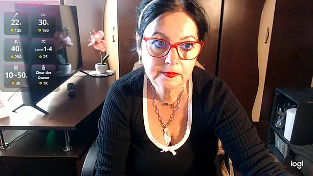 Snapshot of exymilf_ chatting on October 5, 2025, 9:44 am exymilf  online show from October 5, 2025, 9:44 am