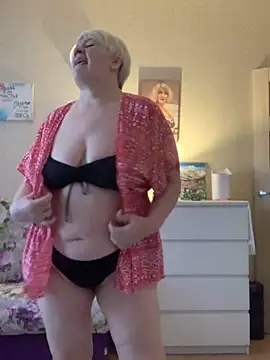 Laura Millf online show from January 29, 2025, 10:37 am