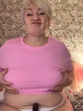 Laura Millf online show from February 19, 2025, 3:27 pm