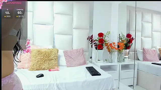 Snapshot of KiaraVillalobos chatting on February 8, 2025, 2:27 pm KiaraVillalobos online show from February 8, 2025, 2:27 pm