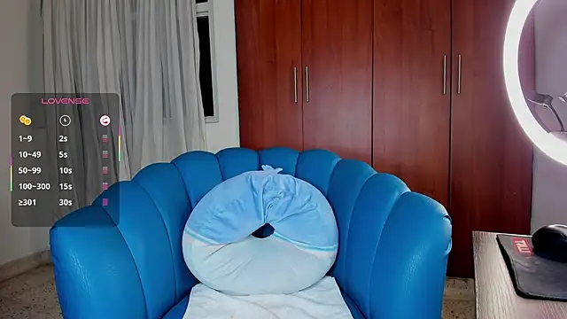 Snapshot of Julie_Markk chatting on September 19, 2025, 7:29 pm Julie Markk online show from September 19, 2025, 7:29 pm