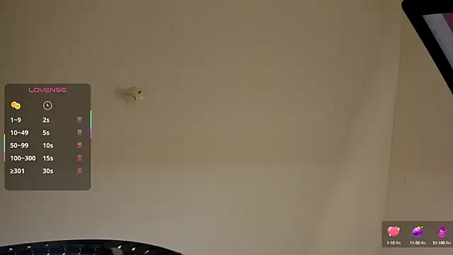 Snapshot of Julie_Markk chatting on October 20, 2025, 8:31 pm Julie Markk online show from October 20, 2025, 8:31 pm