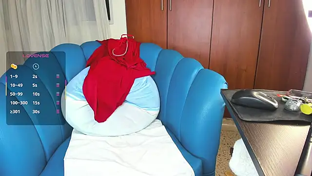 Snapshot of Julie_Markk chatting on September 25, 2025, 8:15 pm Julie Markk online show from September 25, 2025, 8:15 pm