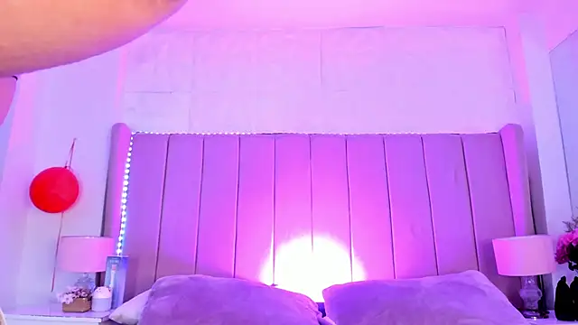 Snapshot of MollyBigBoobs12 chatting on March 8, 2025, 9:18 pm MollyBigBoobs12 online show from March 8, 2025, 9:18 pm