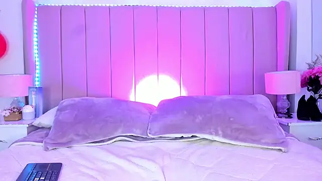 Snapshot of MollyBigBoobs12 chatting on March 9, 2025, 12:21 am MollyBigBoobs12 online show from March 9, 2025, 12:21 am