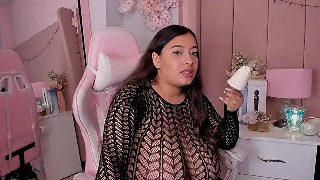 Snapshot of MollyBigBoobs12 chatting on October 7, 2025, 8:43 pm MollyBigBoobs12 online show from October 7, 2025, 8:43 pm