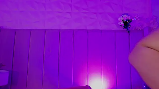 MollyBigBoobs12 online show from April 8, 2026, 9:27 pm