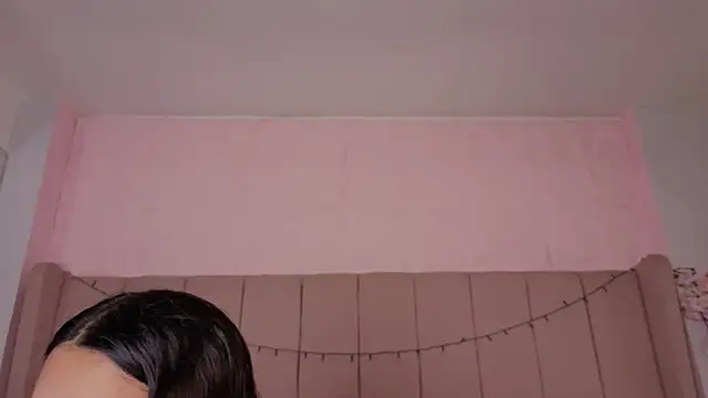 Snapshot of MollyBigBoobs12 chatting on October 21, 2025, 8:30 pm MollyBigBoobs12 online show from October 21, 2025, 8:30 pm