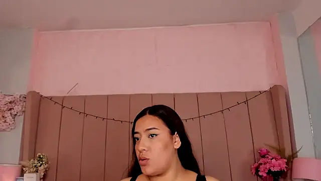 Snapshot of MollyBigBoobs12 chatting on September 16, 2025, 8:21 pm MollyBigBoobs12 online show from September 16, 2025, 8:21 pm