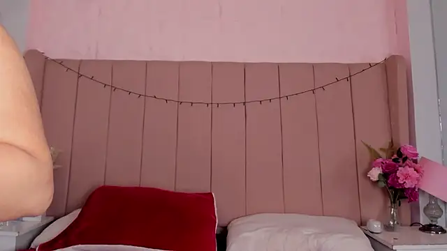 Snapshot of MollyBigBoobs12 chatting on September 29, 2025, 8:25 pm MollyBigBoobs12 online show from September 29, 2025, 8:25 pm