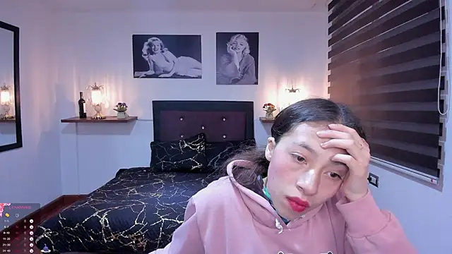 Valeria roussi online show from October 8, 2025, 1:45 pm