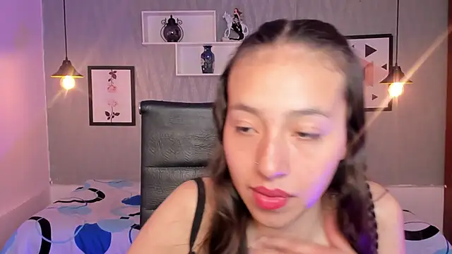 Valeria roussi online show from December 13, 2024, 4:38 pm