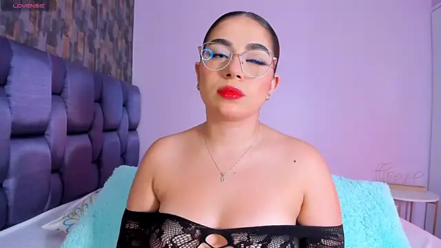 Snapshot of IsabellaAnngel chatting on September 19, 2025, 12:36 am IsabellaAnngel online show from September 19, 2025, 12:36 am